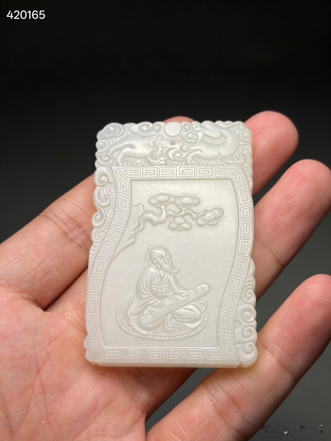 清和田玉伯牙抚琴诗文牌
尺寸6.2×4×0.77厘米，重量54.9克