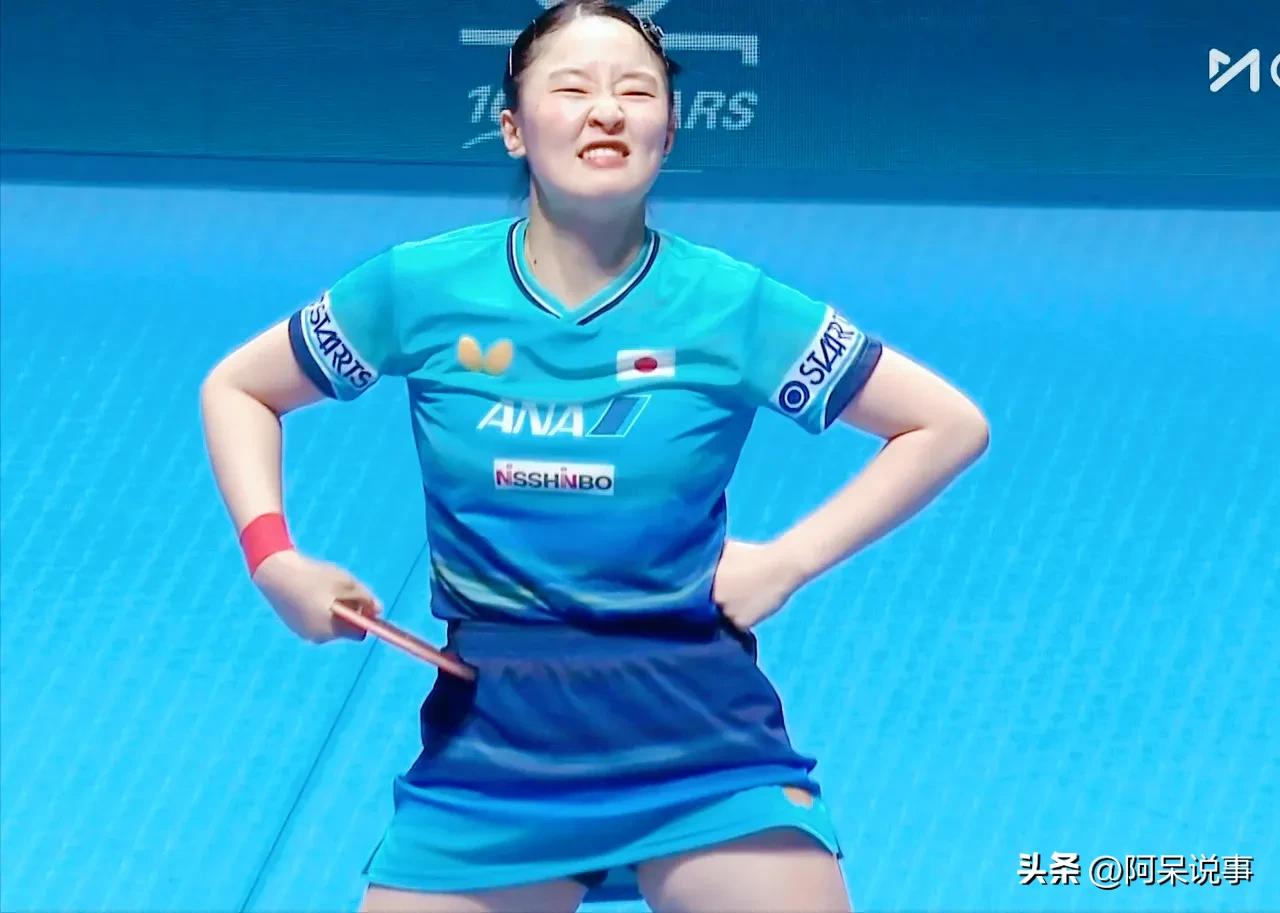 大家发现没？张本美和赛前总三鞠躬，很多人以为是谢球迷，其实不是。
一谢对手，二谢