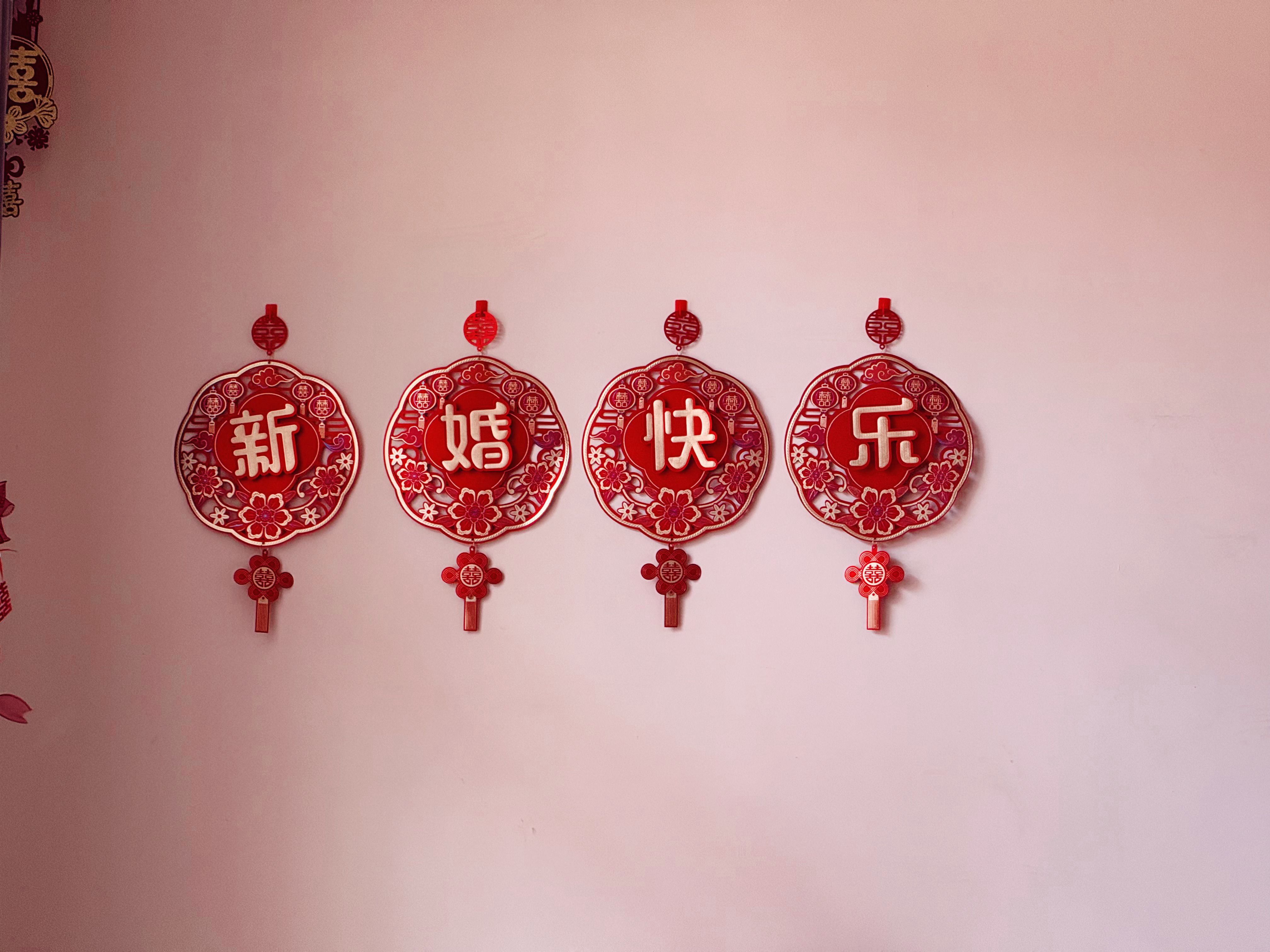 今天带火箭参加表弟婚礼，一会儿吃席[憧憬][憧憬]火箭先是把漂亮的衣服弄脏脏，再