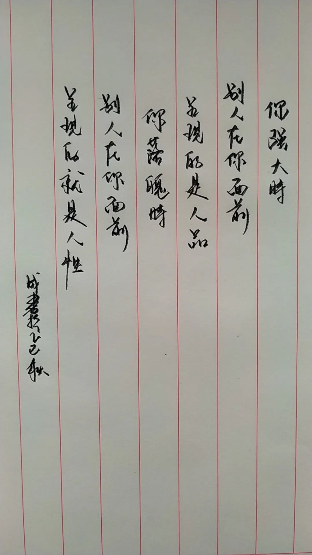 一则小故事，消防员培训的时候说:发生火警逃生的时候，一定走楼梯不要乘电...
