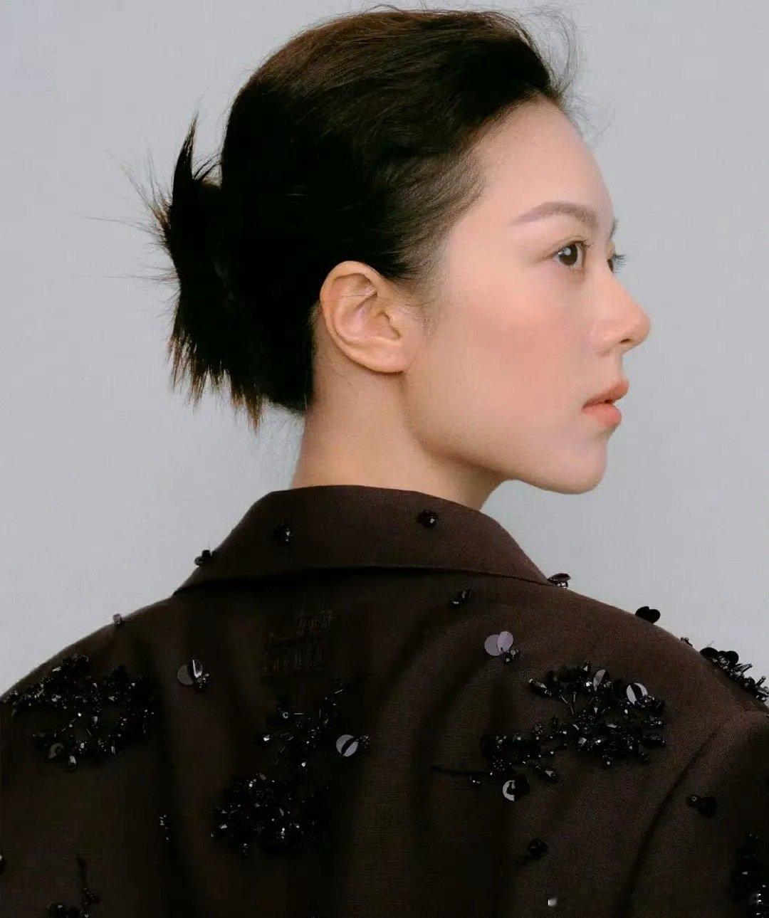 赵今麦上身miumiu珍藏定制系列，你觉得怎么样 ​​​