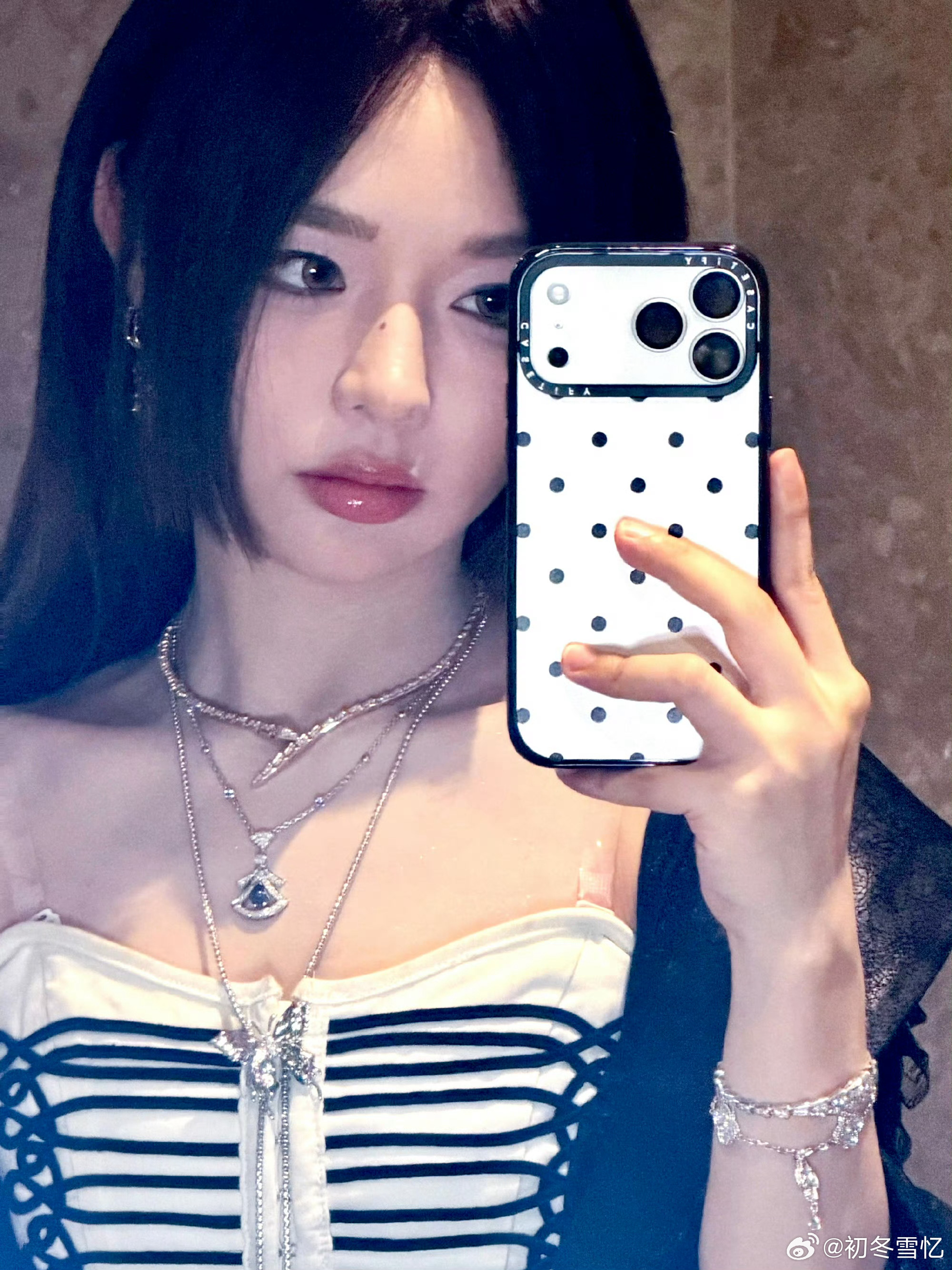 黄霄云 ☁️正能量歌手黄霄云 ☁️今天飘来一朵云 开心常驻.˃̵ ֊ ˂̵¹