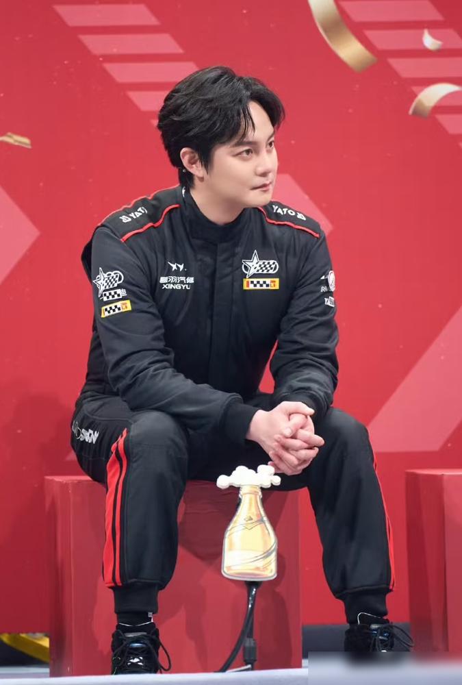 沈腾《飞驰人生3》狂揽36亿，最圈粉的却是尹正的一句“人话”。
银幕上他是稳如