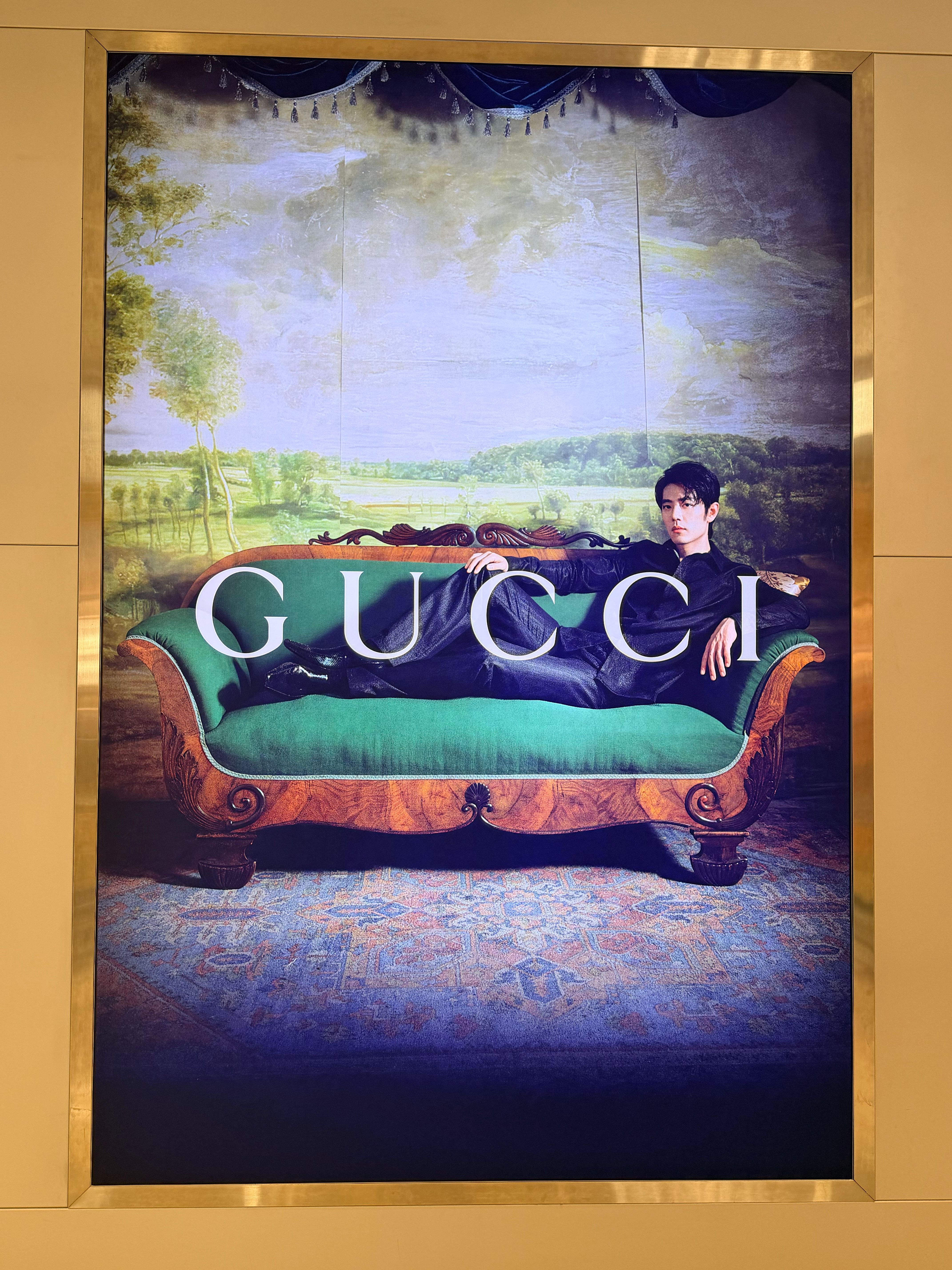 ifs的名画肖战gucci品牌代言人 好喜欢金色裤子这张啊[拜托] ​​​