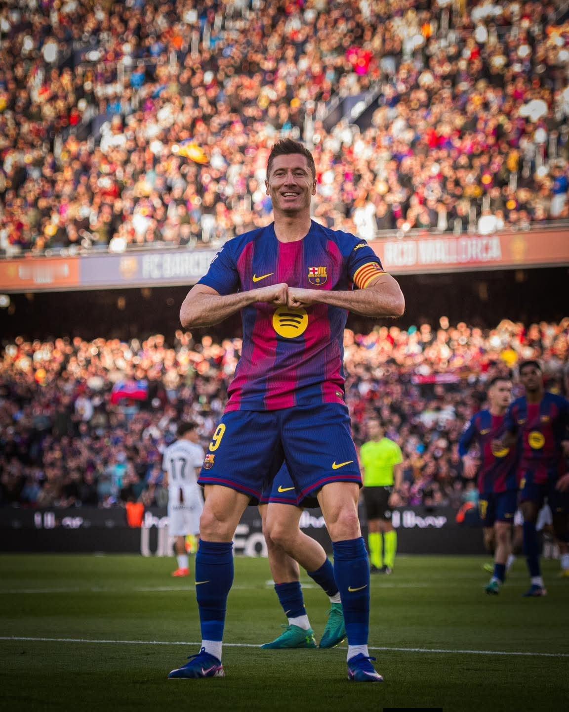 每体：莱万多夫斯基在过去15个赛季中，每个赛季的联赛进球数都达到或超过10个。在