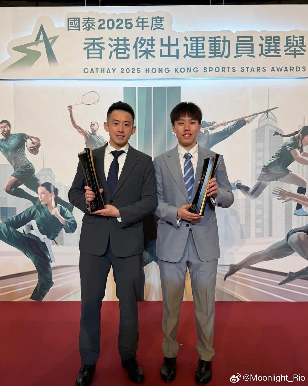 hktta更新黄镇廷/陈颢桦获奖合影🏆 