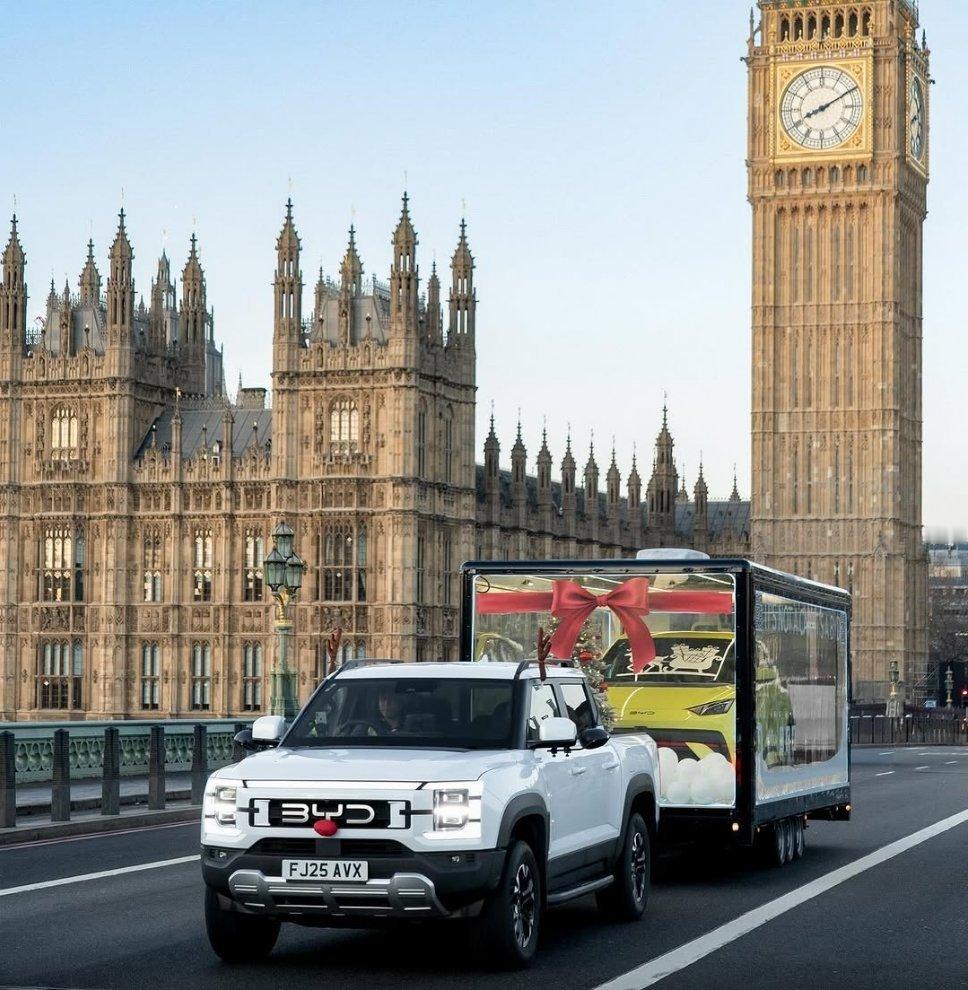 Its that time of the year 🎄🎆比亚迪shark拉着