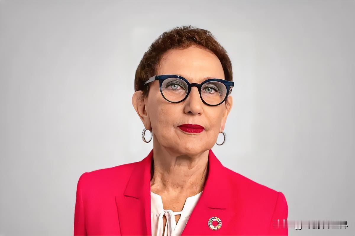 联合国秘书长首轮非正式意向投票结束了，排在第一的果然是一位女性候选人。

7月3