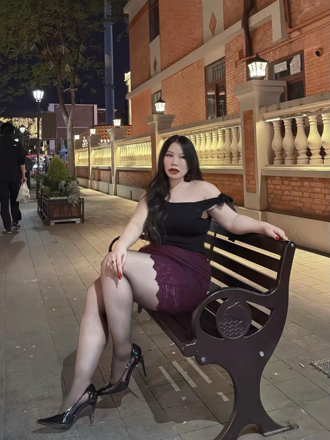夜晚citywalk 夜街纯欲风 古街辣妹 冷白皮 高级的美一定是独立与优雅