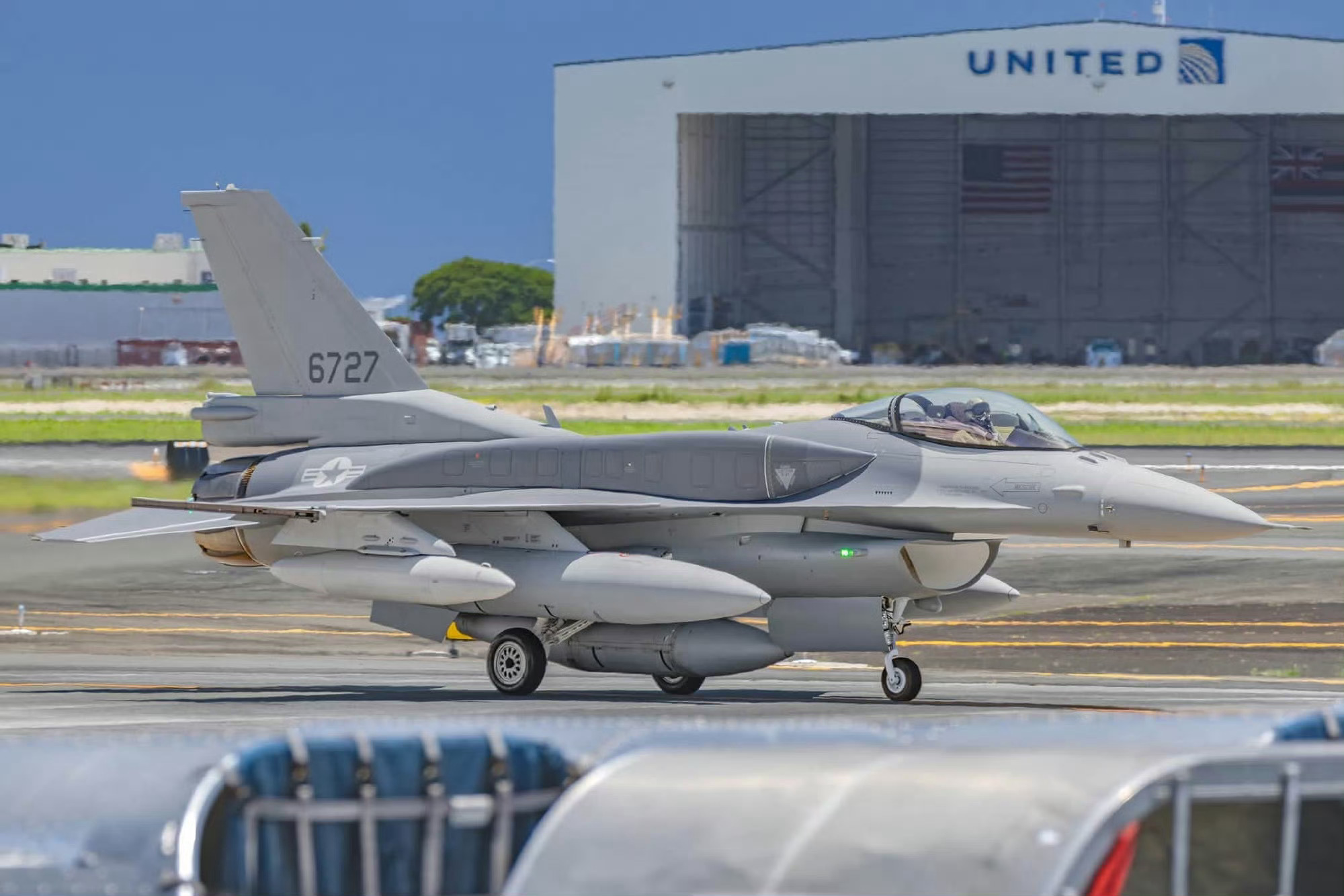 台军首批两架F-16 Block70 预计本周日（明天）抵达台东的志航空军基地。