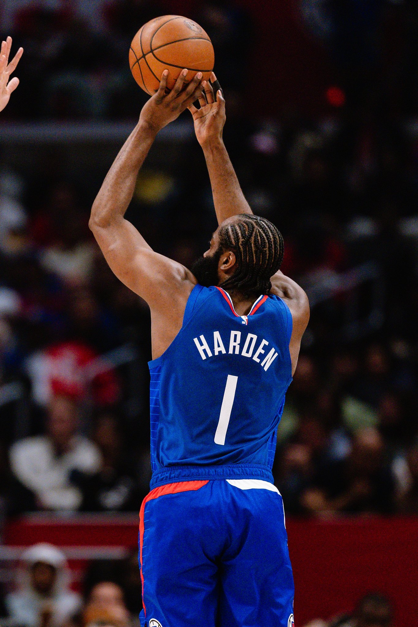 快船记者：有人告诉我哈登很可能会在赛季最后一周休息至少一场比赛。今天赛前他的状态