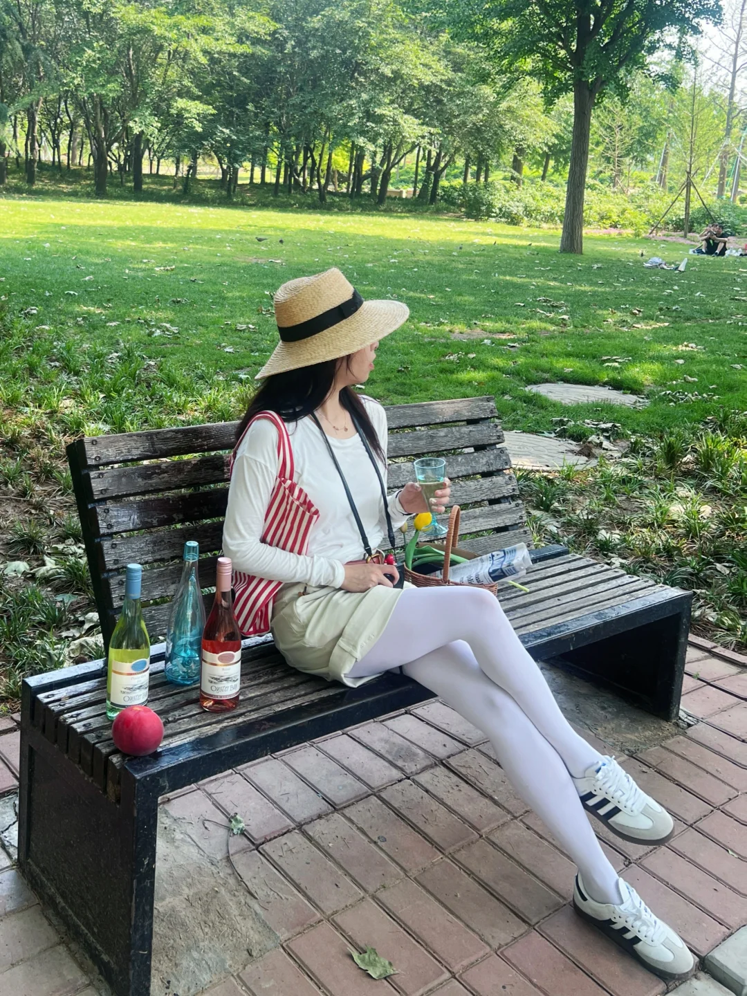 穿着白袜🧦来公园⛲️20分钟充电成功🔋🍃