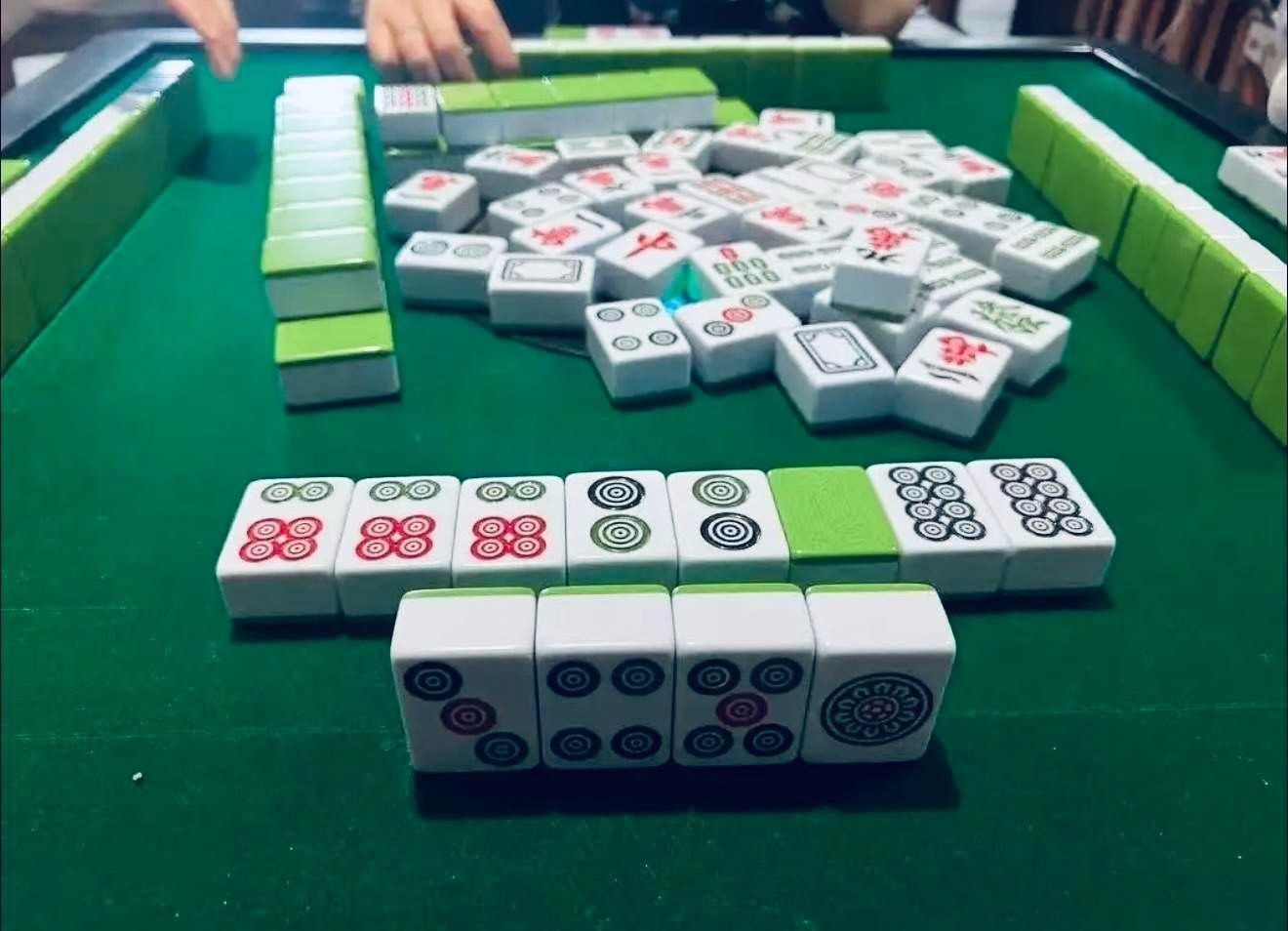 今天进行了修复，但差点意思，主要是下午冲高回落的走势，资金选择了低位方向，上午科