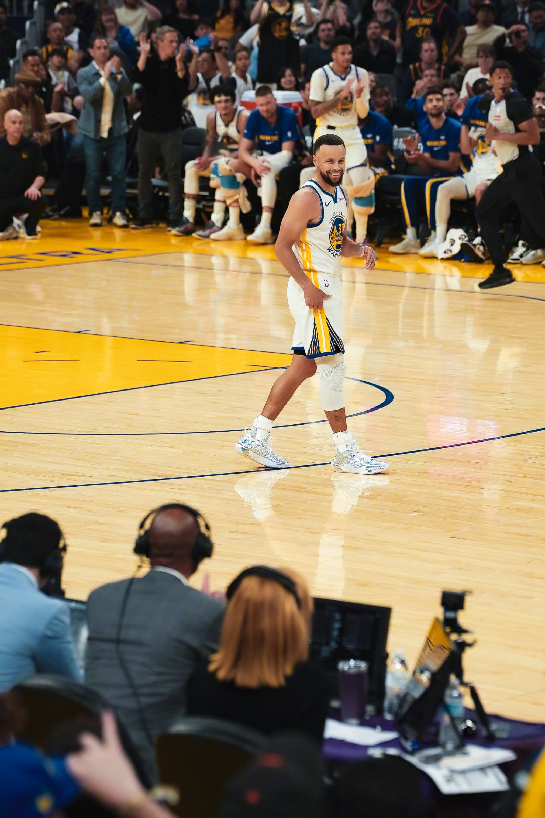 猜猜看！库里在对谁笑？火箭vs勇士库里复出