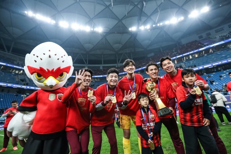 #上赛季中超观赛人次超618万#据博主“体育产业评论”晒照，2025赛季三级职业