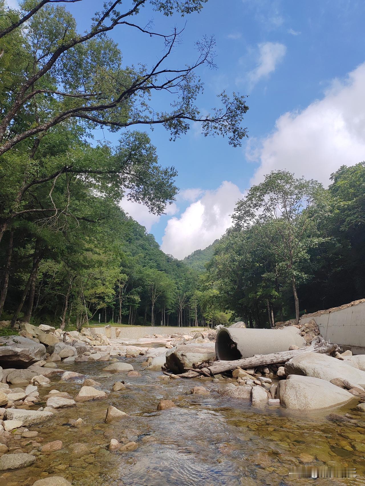 上联：一山一水一风景

下联：一草一木一诗情