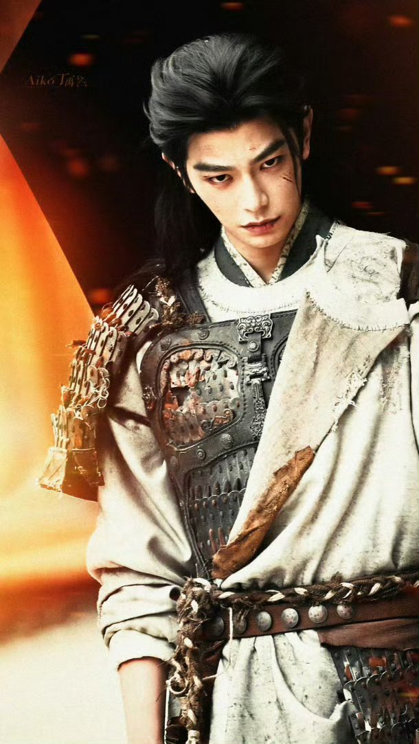 丁禹兮战损披发造型这眼神实在太带劲了吧，完全期待 