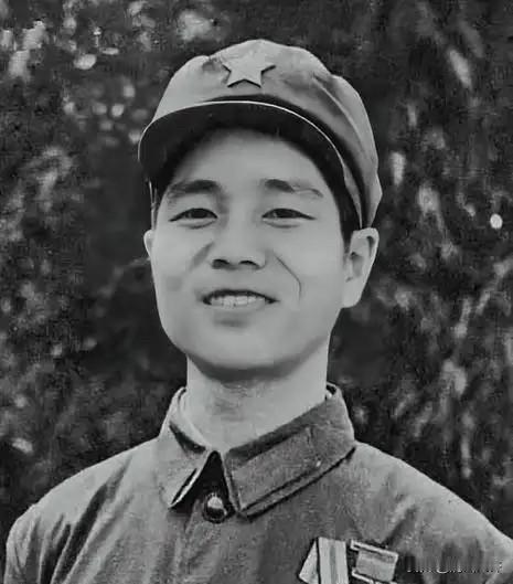 1979年，我军一名走失的战士正在越南的农田里挖红薯，突然被人用石头砸了一下，小