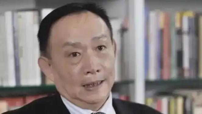 卢麒元这一炮，真轰到了痛处！他捅破了一层窗户纸：金融圈窝着一批吃里扒外的货色，台