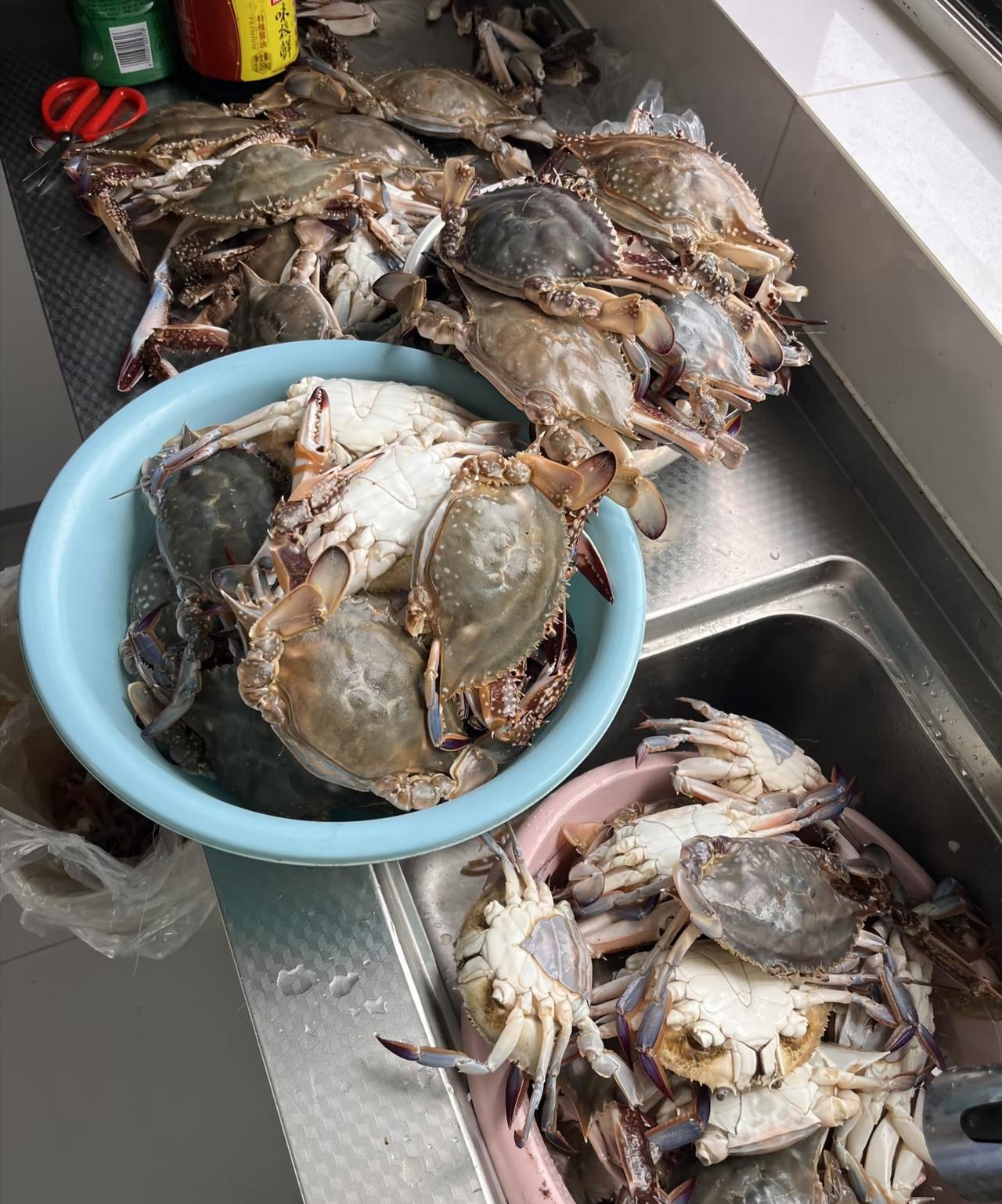 地道威海人，自有威海人专属的“豆橛子”。
吃不完，压根吃不完。逢个节，堂哥、表姐