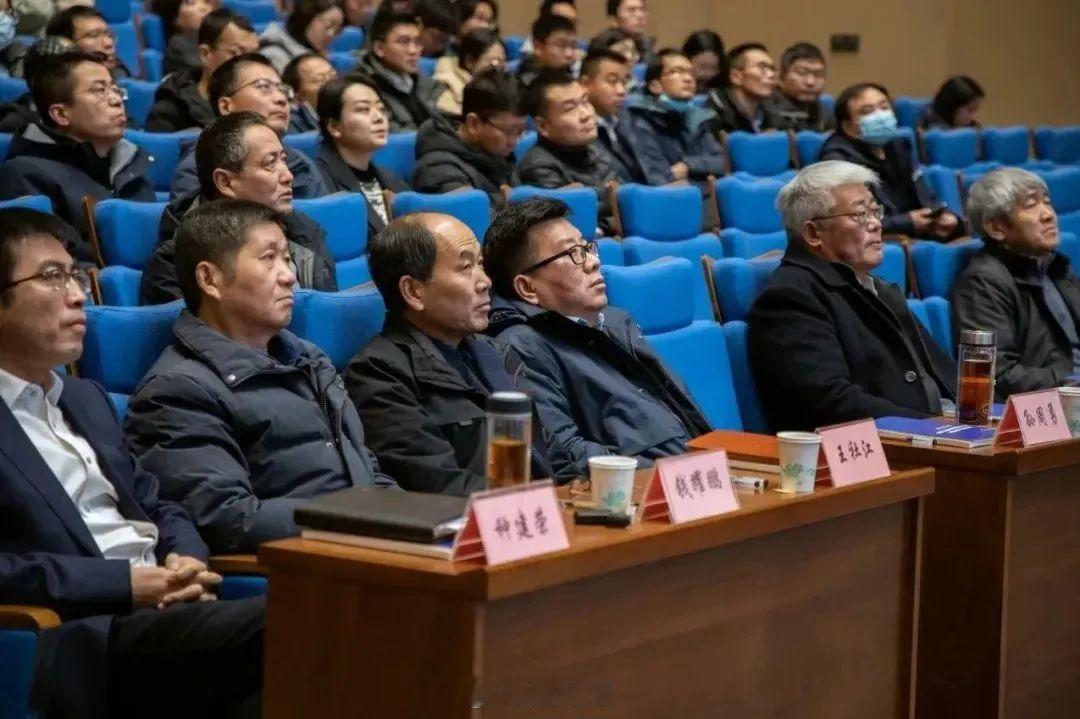 【亮眼，800项目出土文物约4.2万件（组）】              （这数