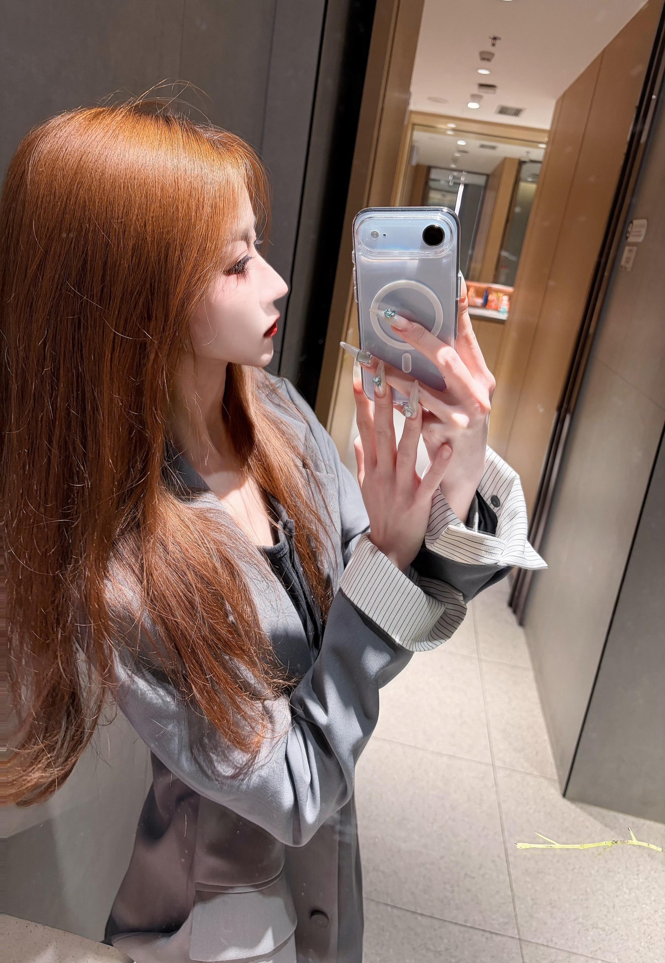 一定要和一个陪我说很多废话 带我去吃很多好吃的 以我为优先 满眼都是我...