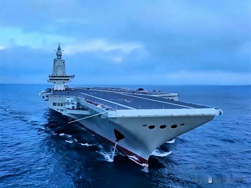 【中美航母造价悬殊：福特级为何贵得离谱】

中美新一代航母的造价差距，堪称“断崖