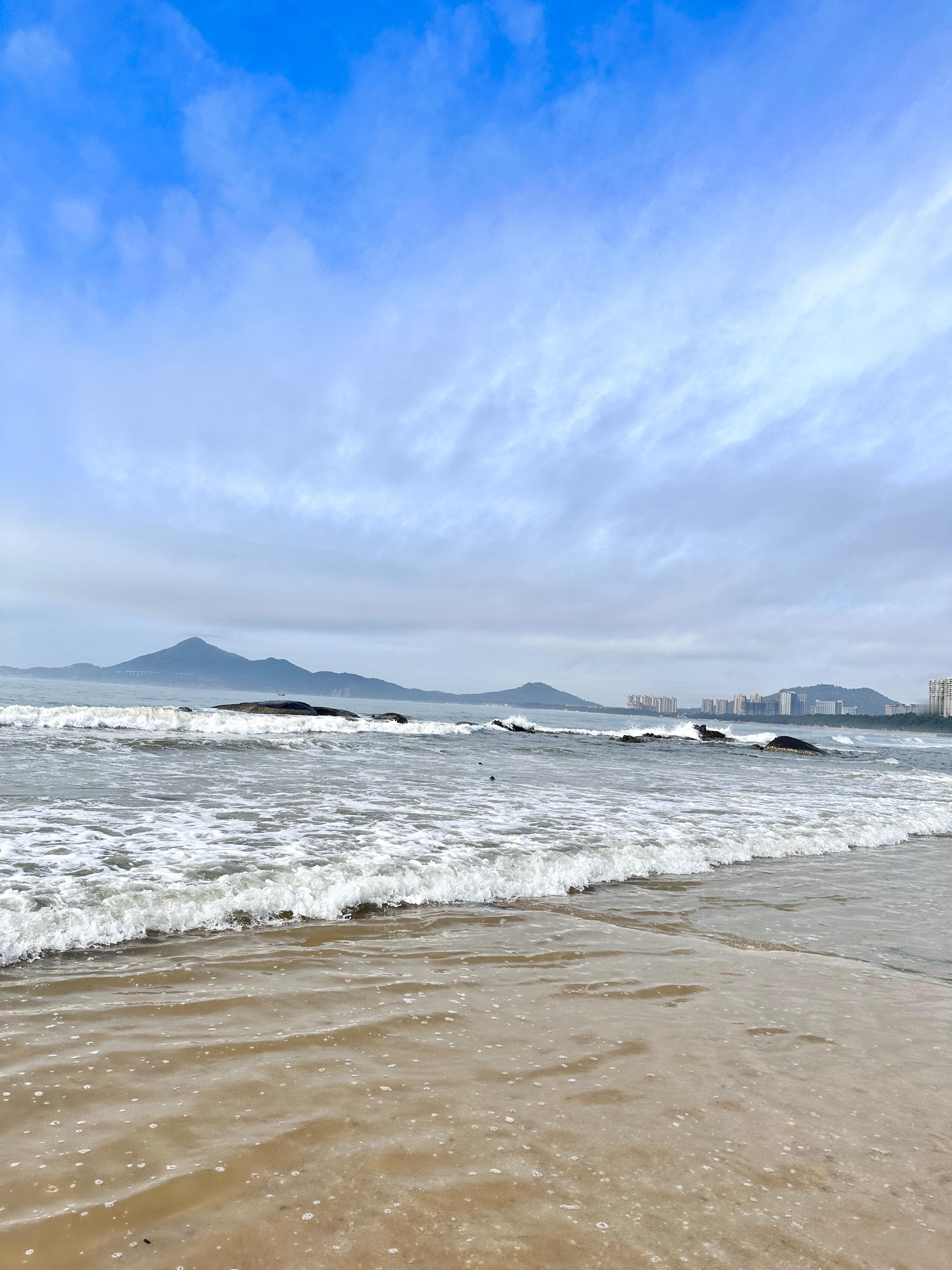 阿宝海边plog🏖小朋友的#快乐限定#~在大大的海边沙滩挖呀挖呀挖[哈哈]，因