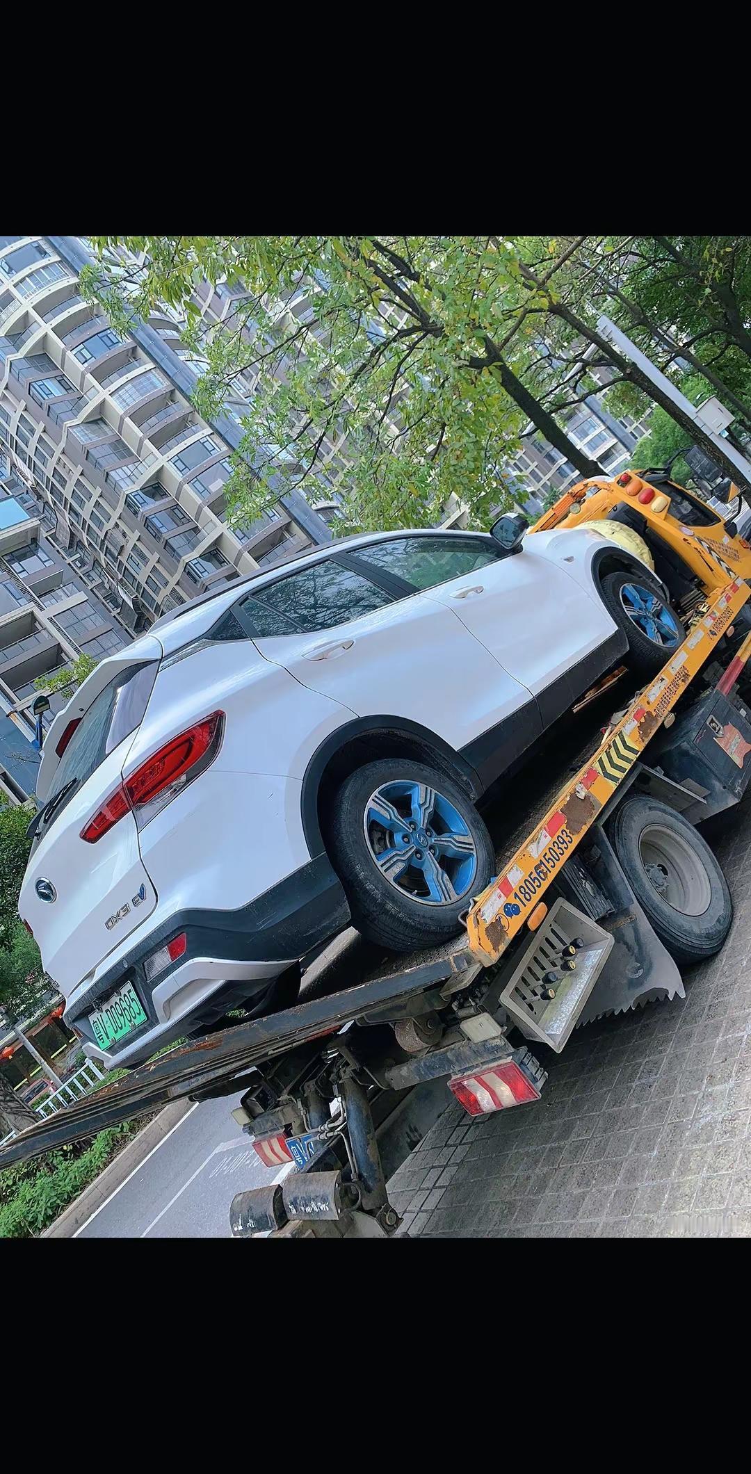 谁都靠不住，除非你有用，在这个烟换烟酒换酒的时代，不要高估你和任何人的关系，生活