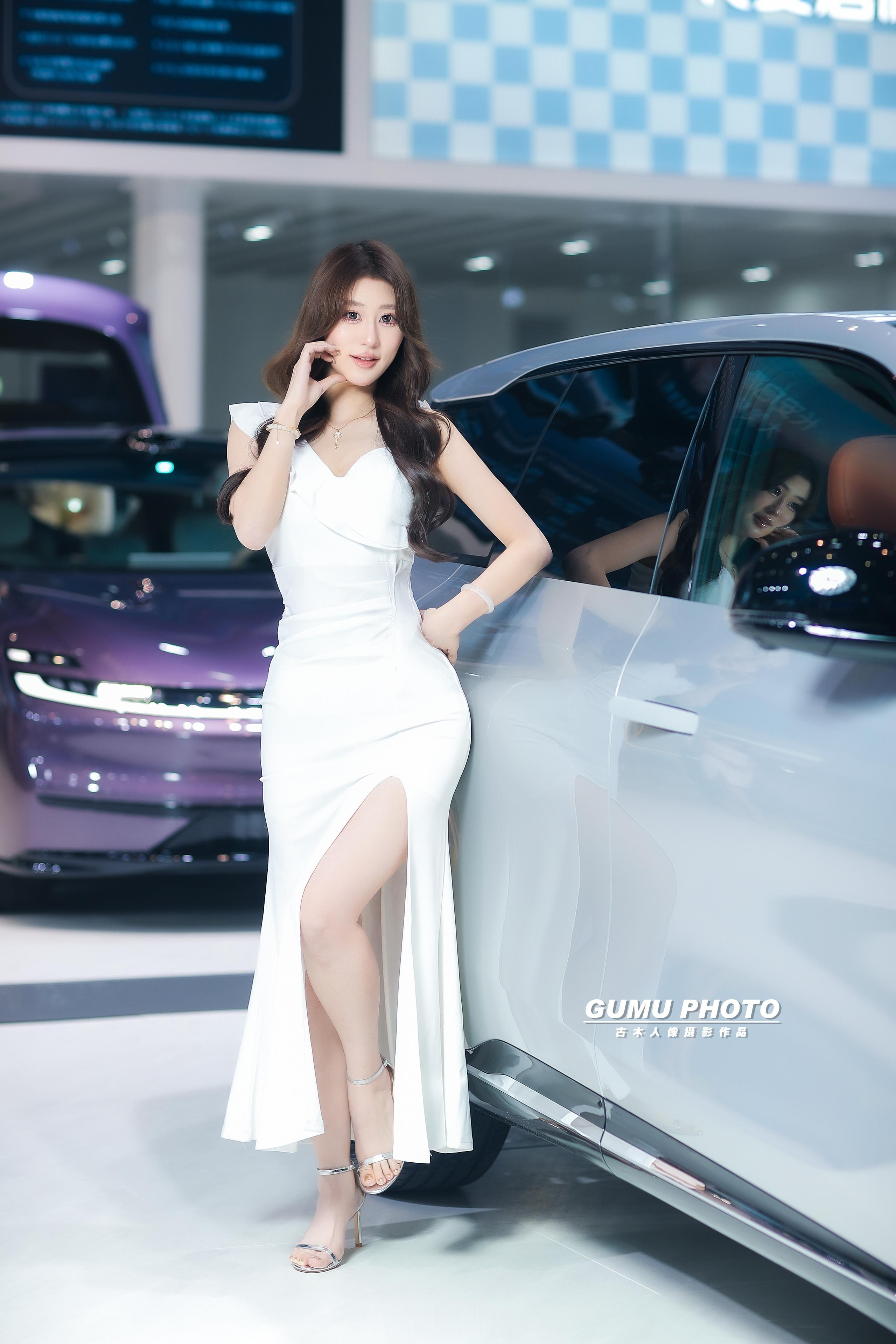 2025重庆汽车消费节长安启源展台模特小姐姐 2025重庆汽车消费节  