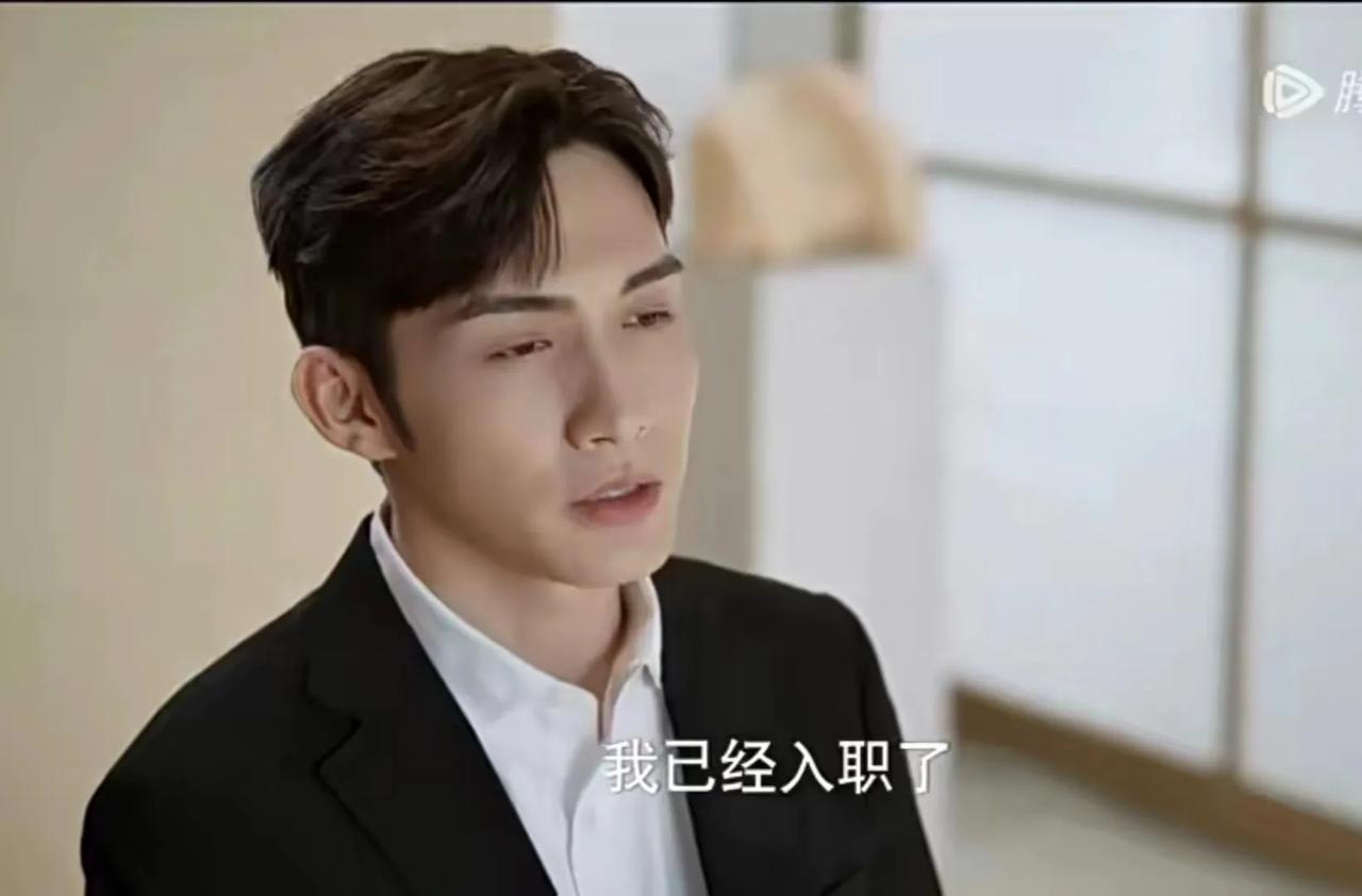  第30集，徐燕时愿意为了向园放弃研究院的工作是恋爱脑么？我认为不是。

徐燕时