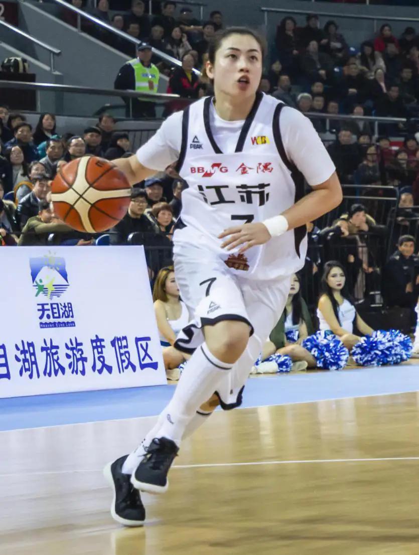 江苏女篮输给山东女篮，有点意外，但也在情理之中。
看看江苏三大主将罗欣棫、张曼曼