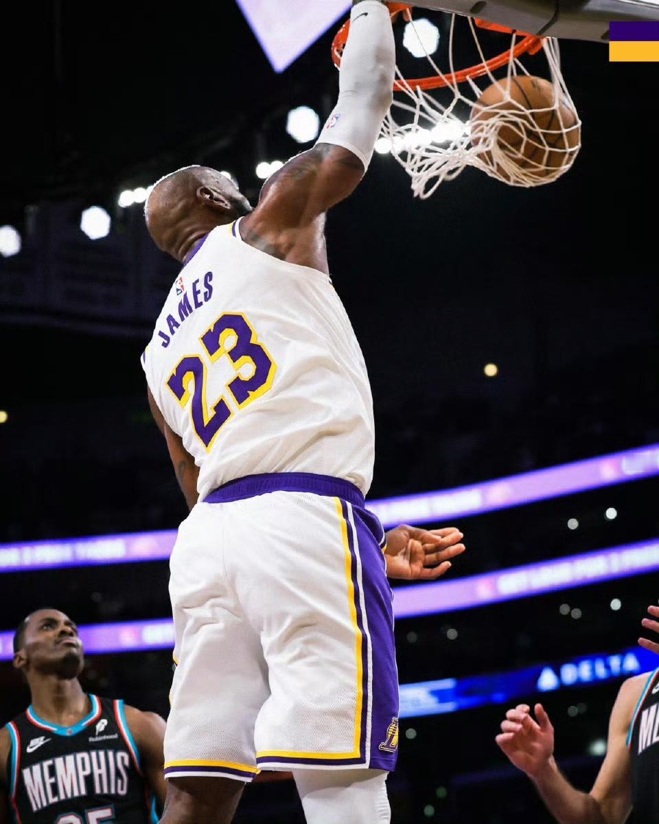 詹姆斯再次上演“末节之王”剧本！
湖人主场16分大逆转灰熊，本赛季关键时刻（最后