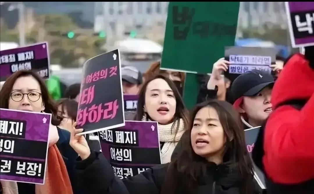 韩国，如今却极有可能成为人类历史上首个自然消失的国家。没错，你没有看错，是自然消