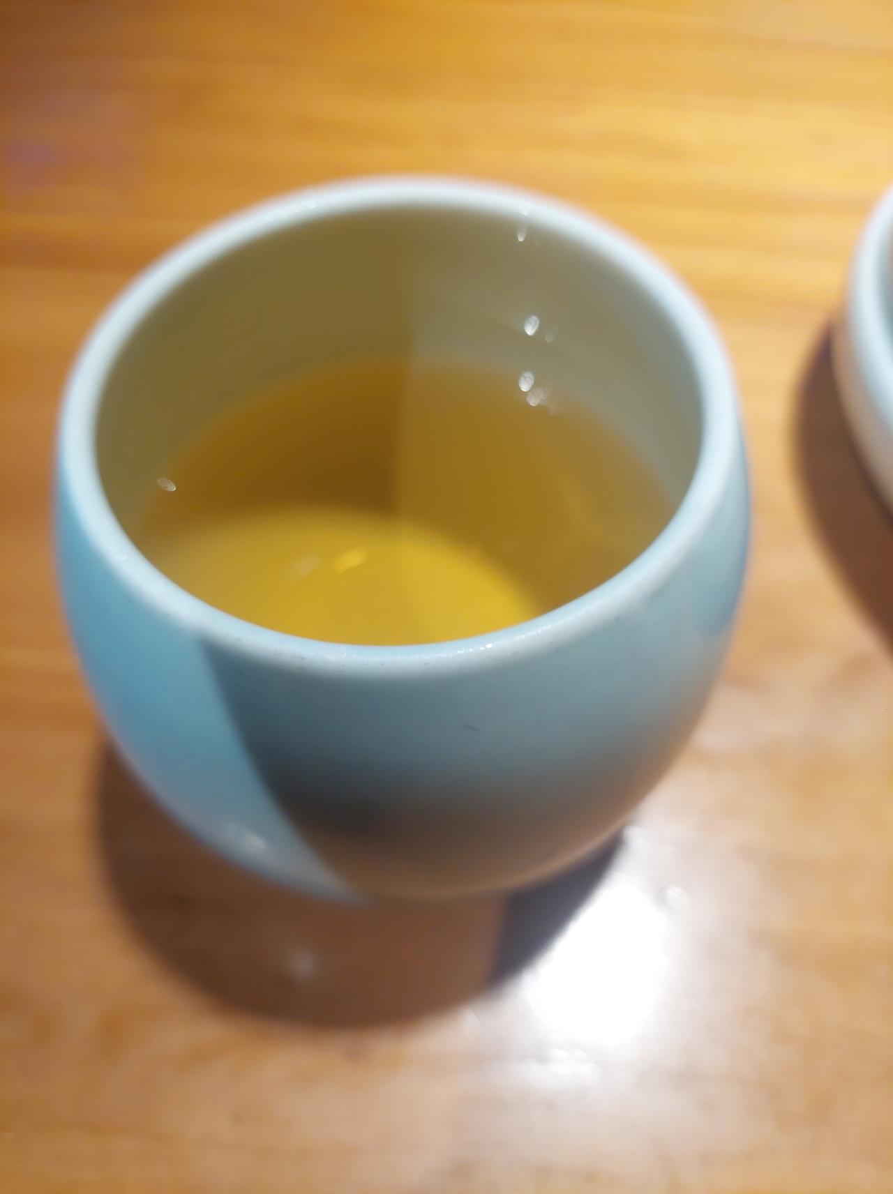 昨天跟老妈吃饭的时候，老妈说了，眼睛有点磨，我感觉应该是之前她的麦粒肿，又犯了。