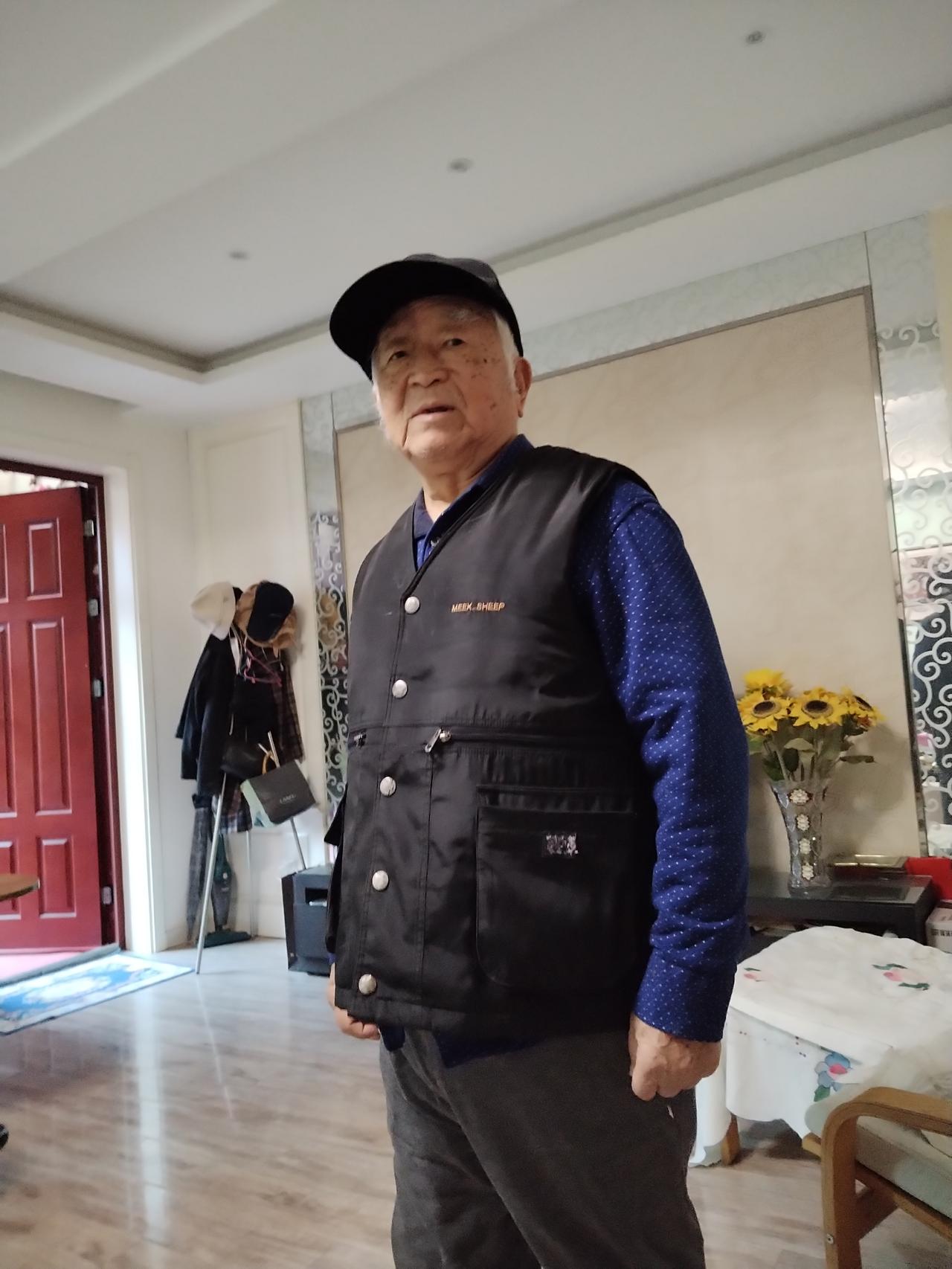 七言诗～只要精神状态好

日出东方满屋亮，
高高兴兴心舒畅。
不把病痛当回事，