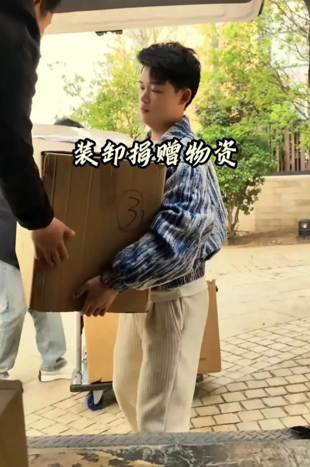 孟贺这个年轻人还是挺不错的，直播带货之余还不忘领着团队做公益献爱心，给孩子捐赠学