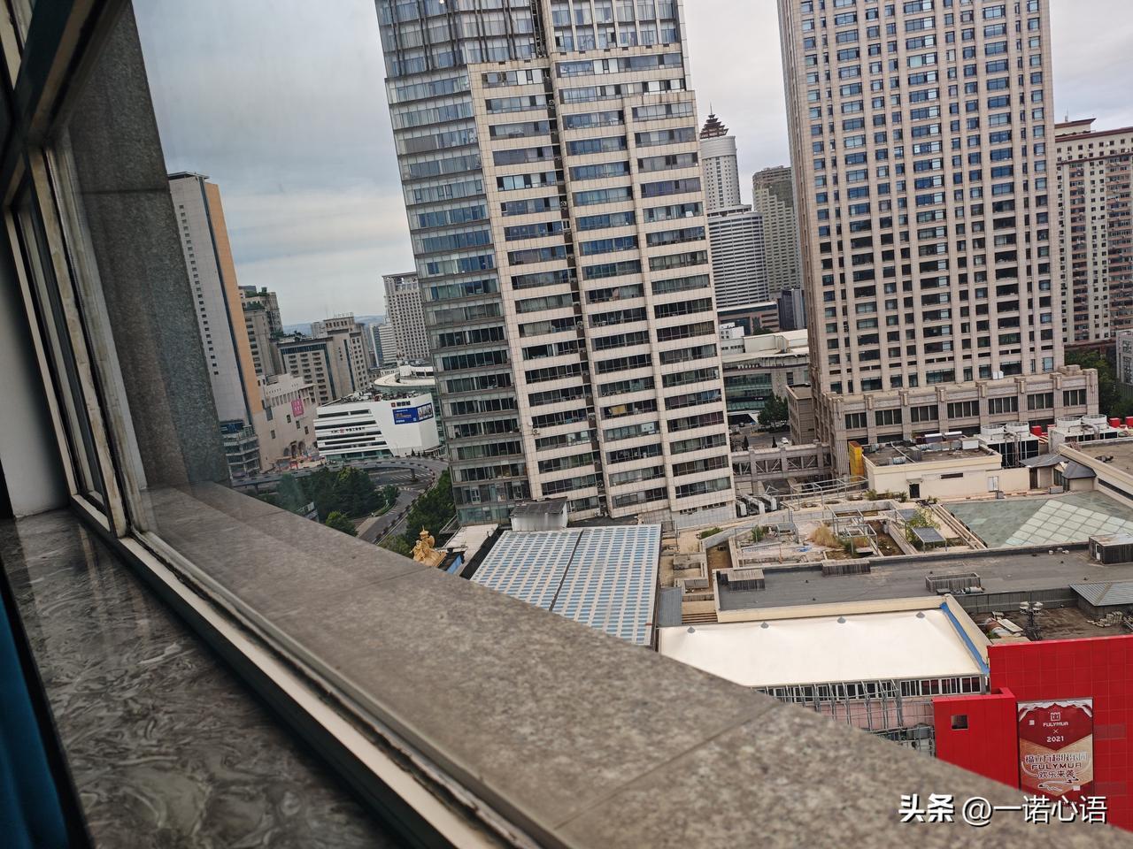 别再吐槽买不起房了，现在的房是真便宜，而且，越高越便宜。
现在的顶楼不是白菜价，