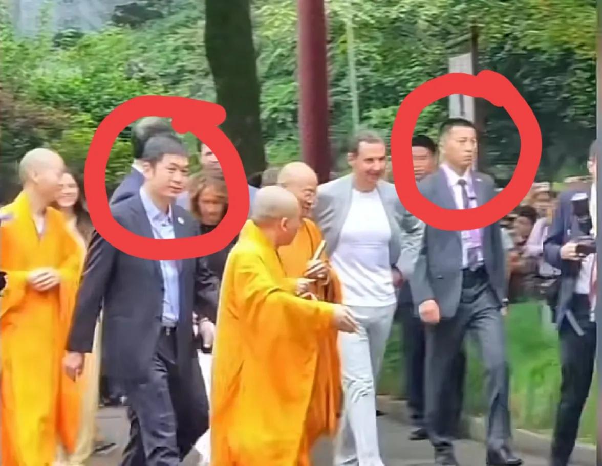 大家看到了吗？巴沙尔的安保全由中国人负责。

9月22日，到中国访问的叙利亚总统