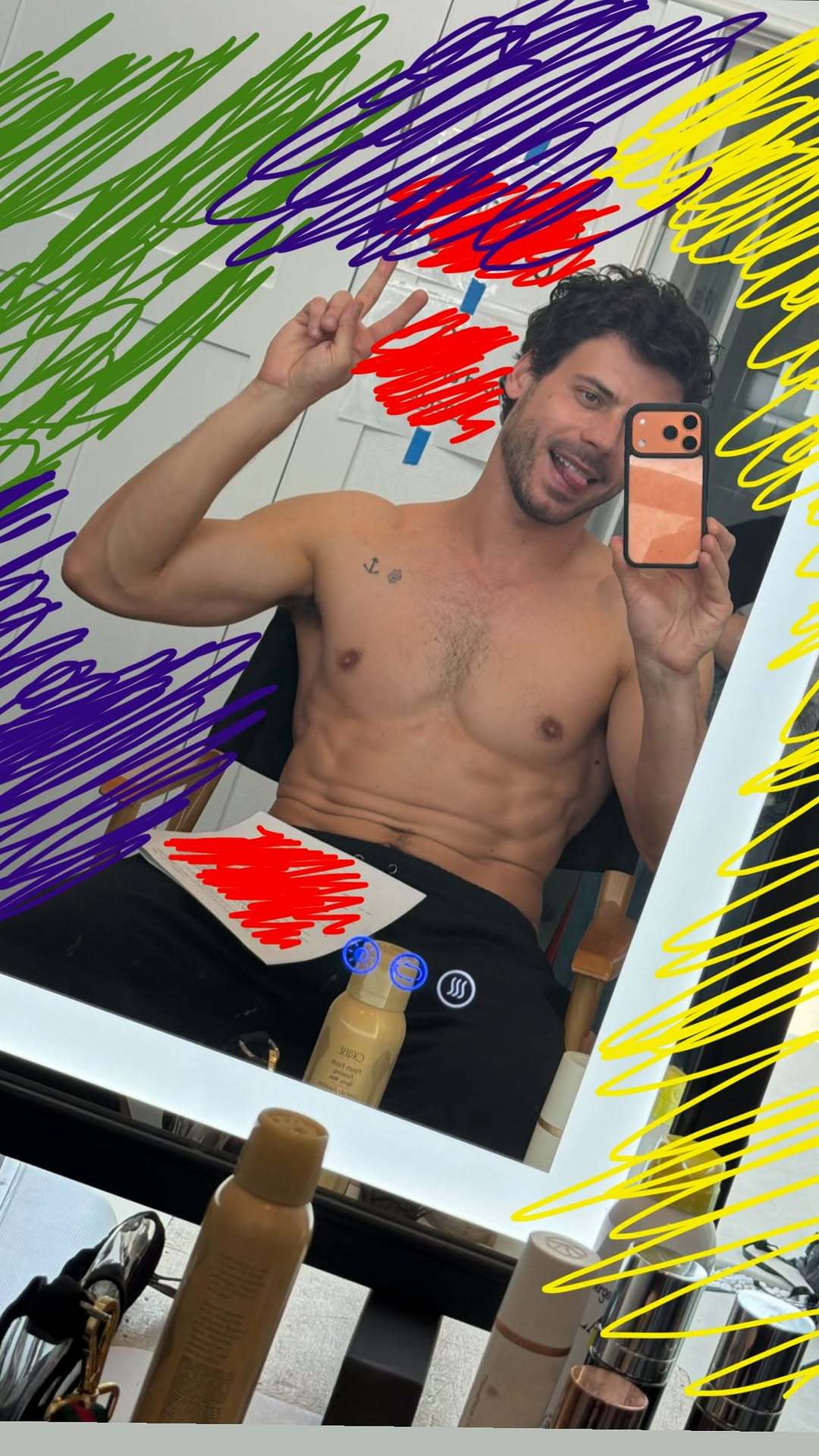 François Arnaud 自拍照一枚