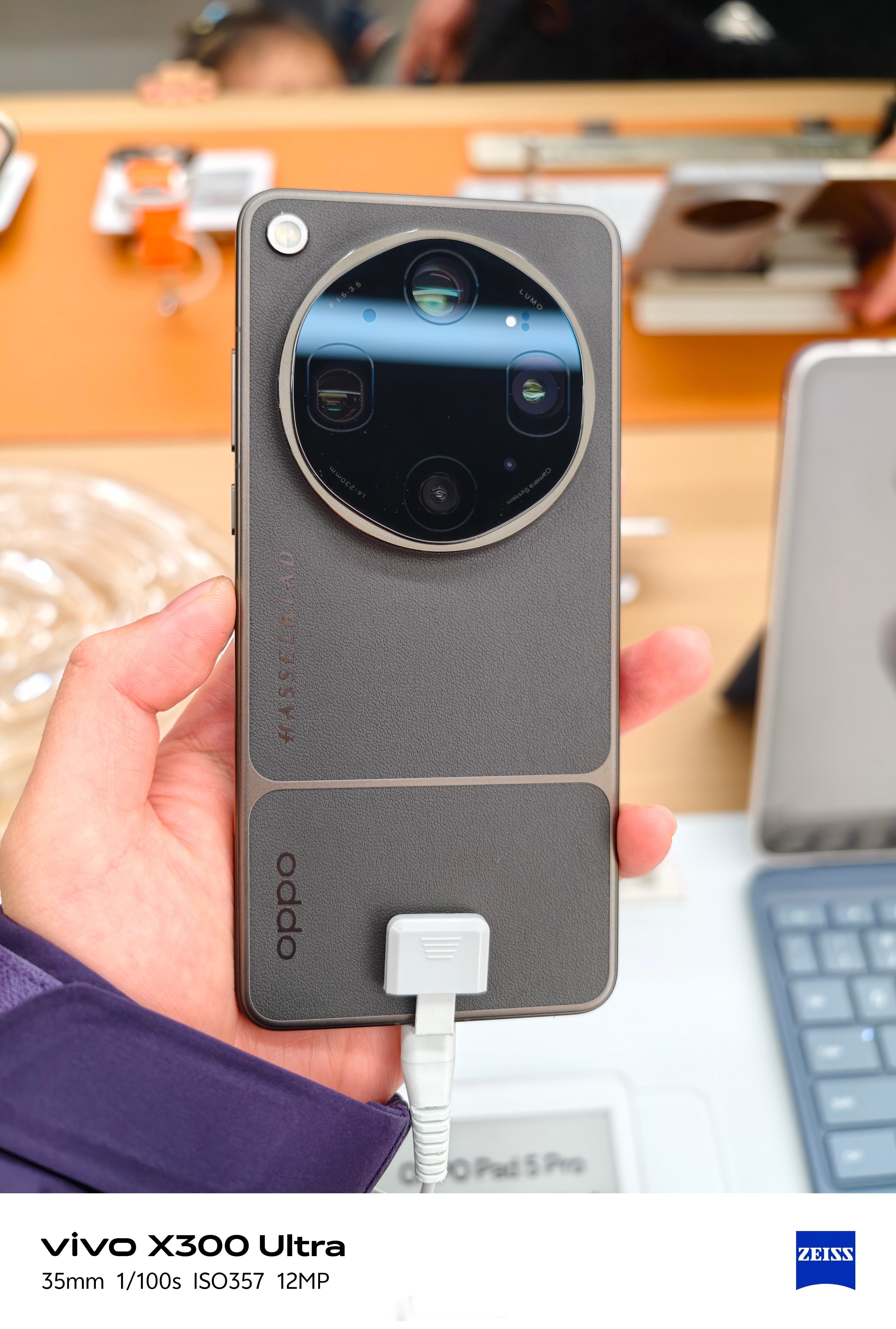 看了眼find x9ultra，网上看图蛮丑的，但是看真机意外的不错，6.5GH