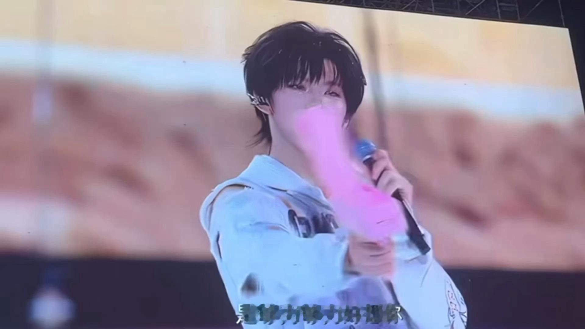 呆萌地转圈圈 张函瑞青岛绿海
