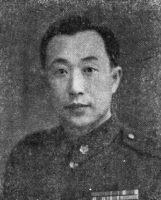 1950年，李弥逃到台湾后，惨遭弃用，妻子也是下落不明。正当他绝望时，蒋介石找到