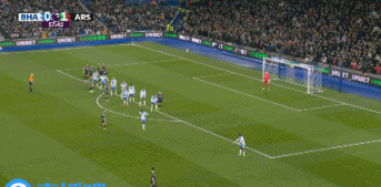 曾经阿森纳引以为傲的传切配合，已经不复存在了，现在的这只阿森纳不在深入的研究如何