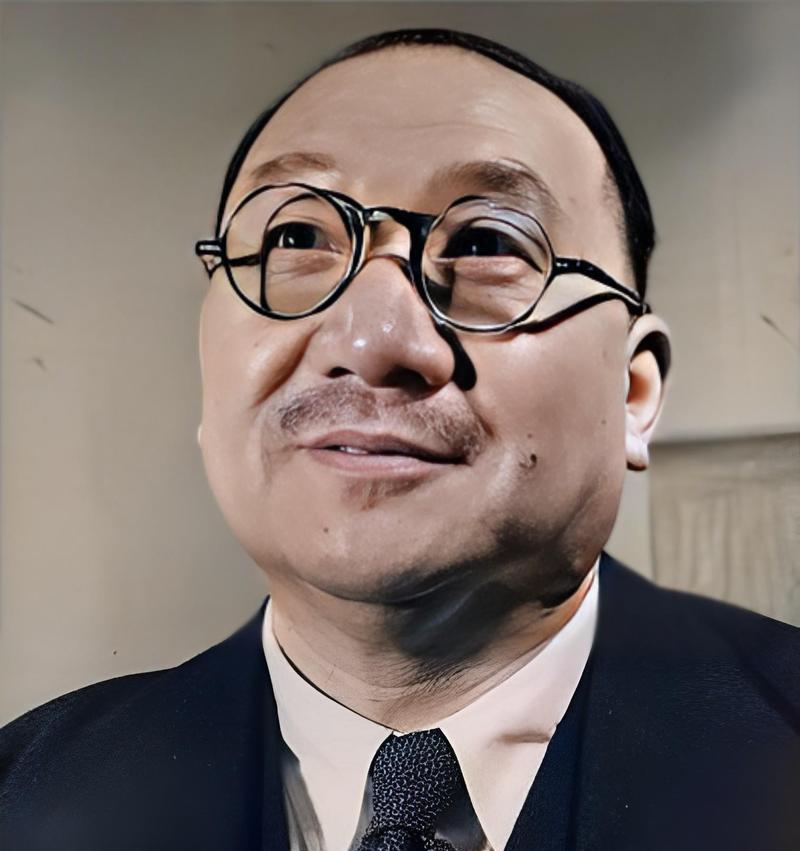 1939年，孔祥熙23岁的长子孔令侃，在去美国的途中，竟偷偷和母亲宋蔼龄的“牌友