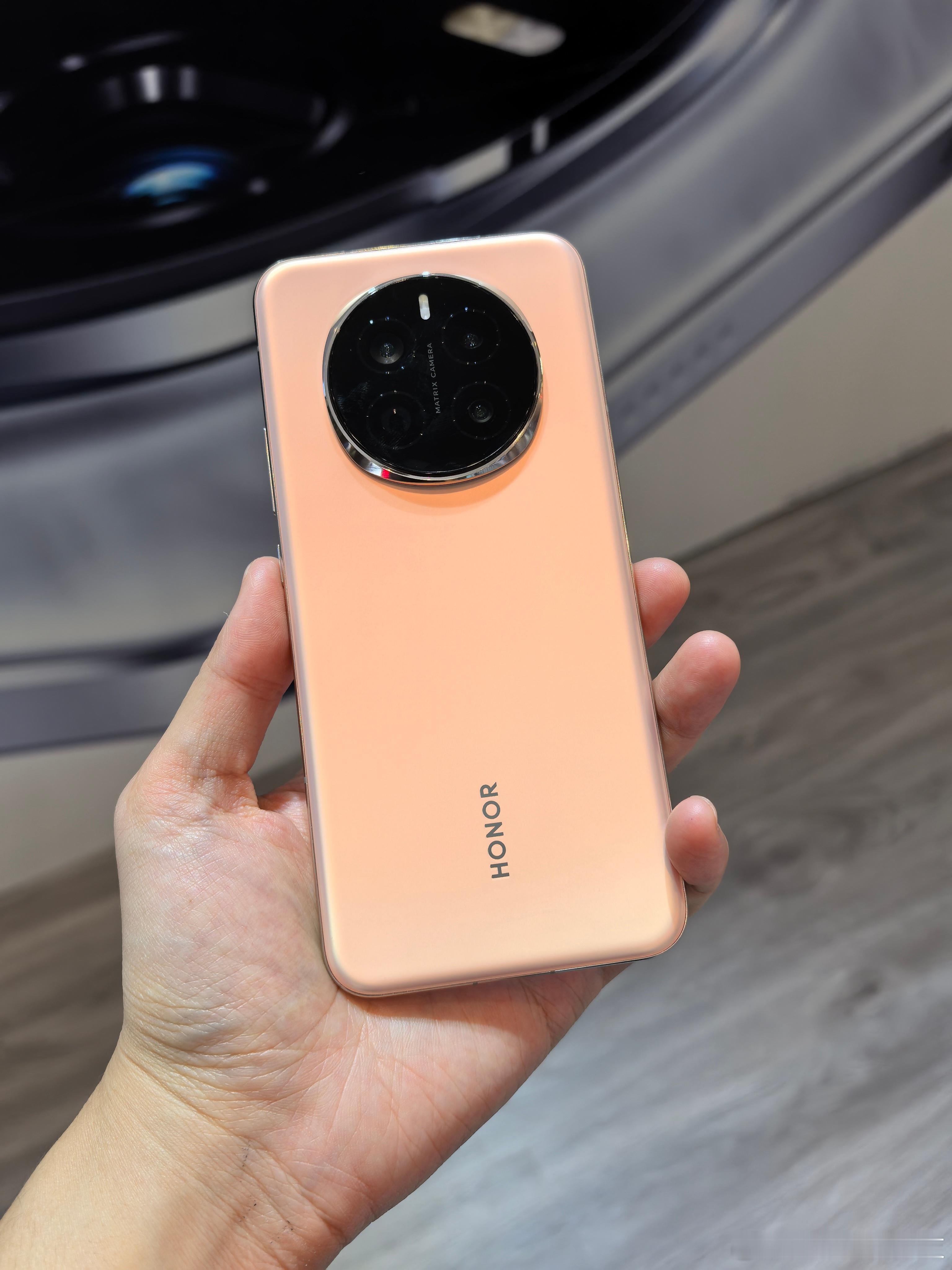 荣耀Magic7，基本上该给你的都给你了，特别是荣耀在屏幕护眼这条路，越走越顺，