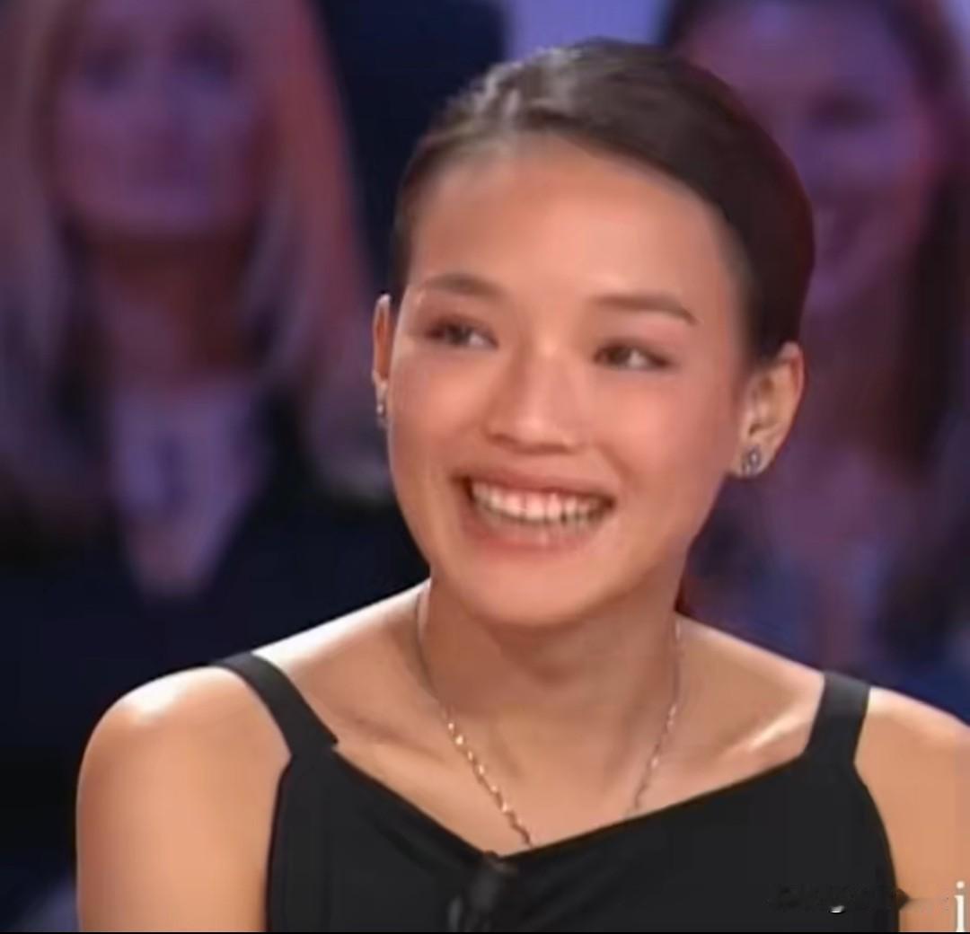 舒淇说自己变老了，
女神老了也是女神啊
更何况，一点也不老。
不管是26岁在法国