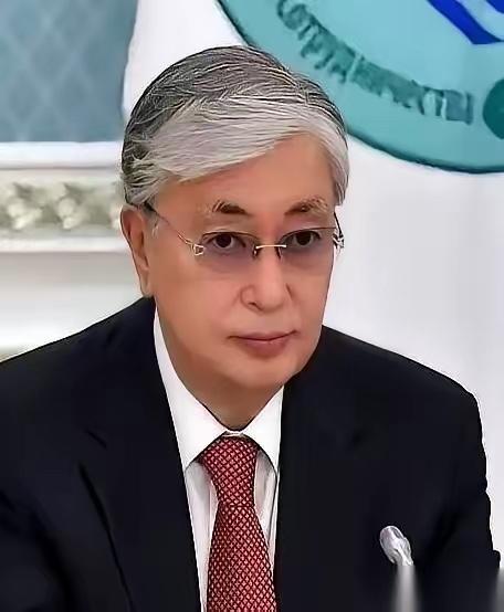 哈萨克斯坦，一度以为自己是牌桌上最聪明的玩家，结果一圈下来才发现，自己不但没赢，