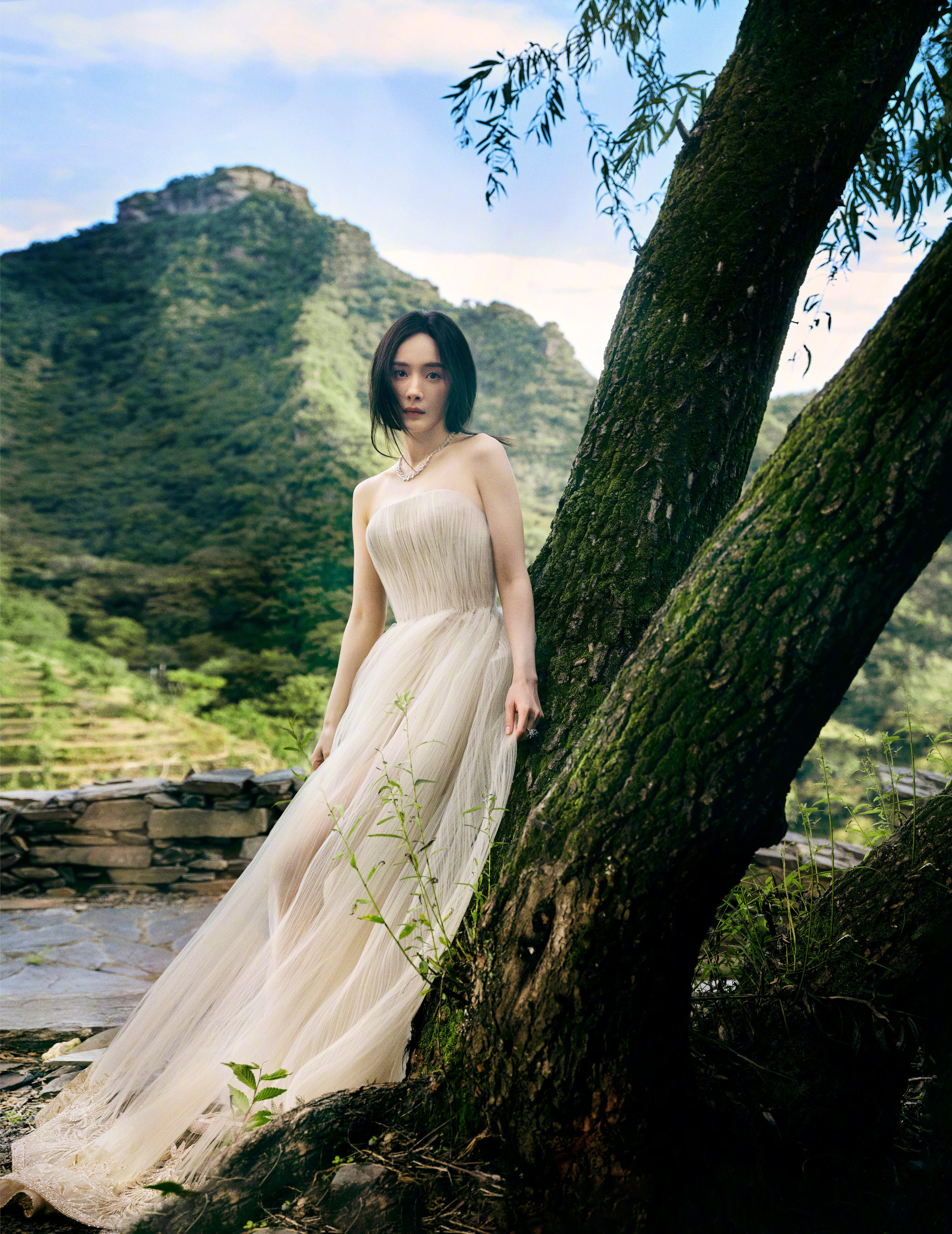 杨幂生日大片演绎Georges Hobeika 2025秋冬高级定制，佩戴Har