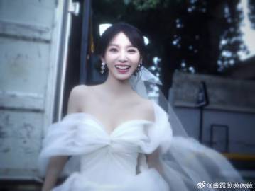 田曦薇林知夏落跑新娘谁懂田曦薇掀开婚纱这一下一袭婚纱衬出温婉模样，田曦薇饰演林知
